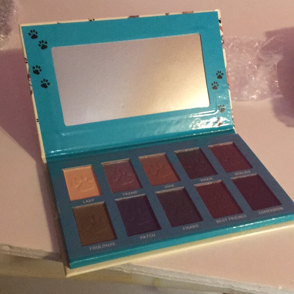 HP🎊Disney Pets Eyeshadow Palette - Picture 3 of 7